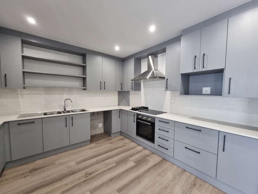 To Let 4 Bedroom Property for Rent in Royal Ascot Western Cape